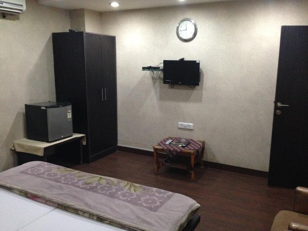 Hotel Silver Stone Ludhiana Habitación foto
