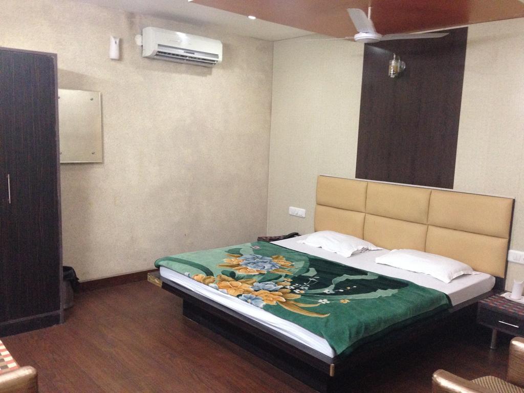 Hotel Silver Stone Ludhiana Habitación foto
